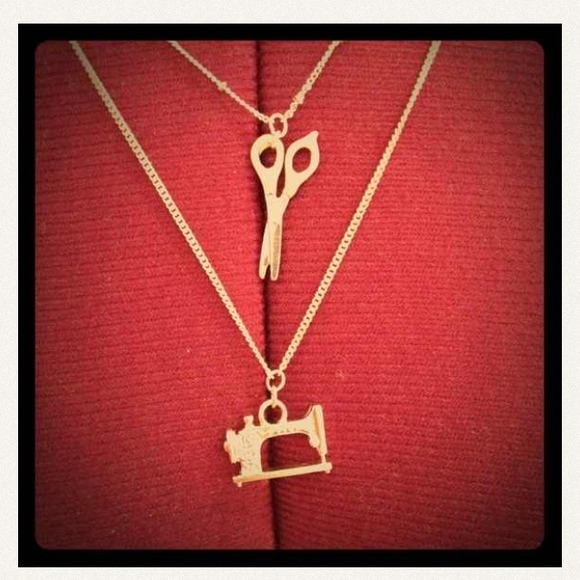 Jewelry - Adorable necklace- sewing machine and scissors