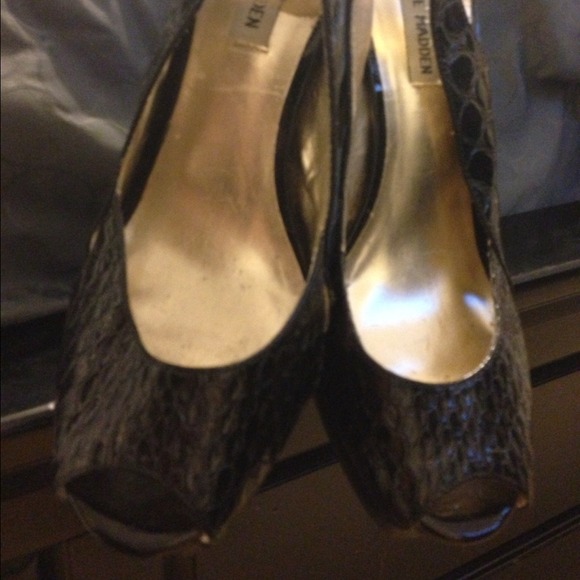 🌀SOLD🌀Black peep-toe heels!!