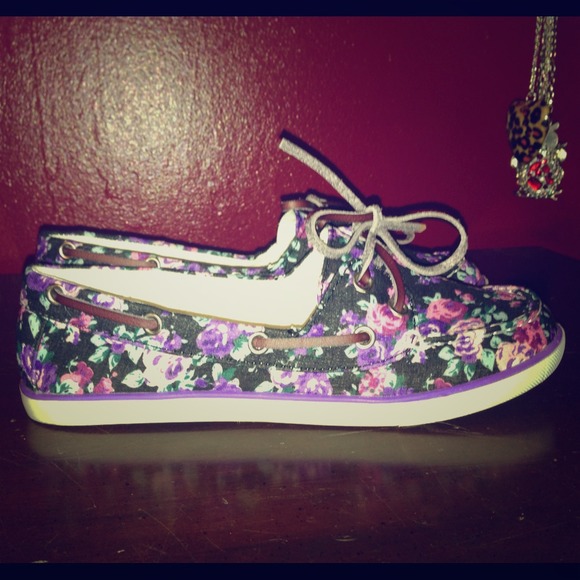 Black/Purple Flower Boat Shoes