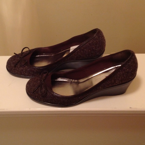 ***SOLD***Cute wedge shoes!