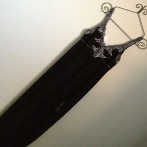 Black/silver embroidery nightgown