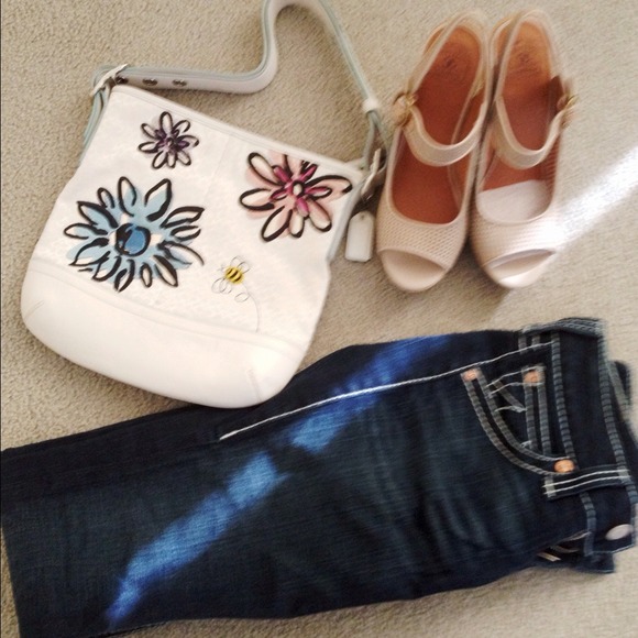 💯Authentic White Coach Floral Bee Crossbody Bag