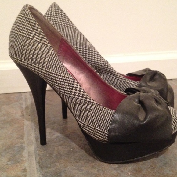 Candies heels with bow detail