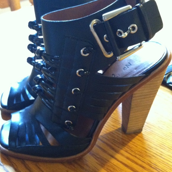 Heels, gently worn!/markdowns - Picture 2 of 4