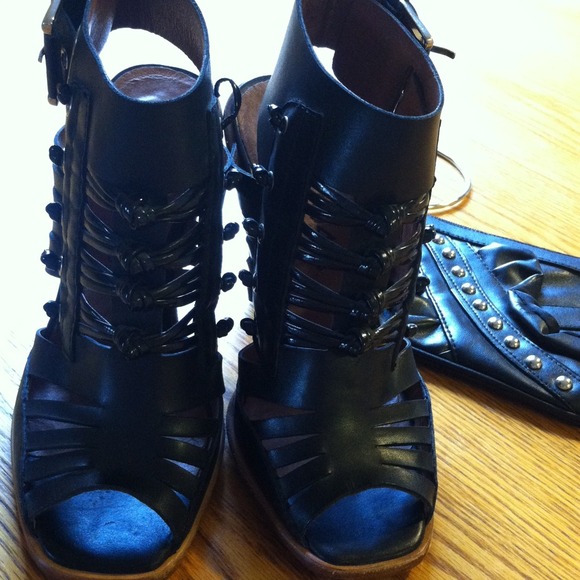 Heels, gently worn!/markdowns - Picture 3 of 4