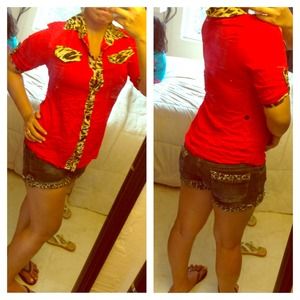 💢Sold by bundled💢Red with leopard print blouse