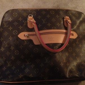 FAUX Louis Vuitton Travel Bag