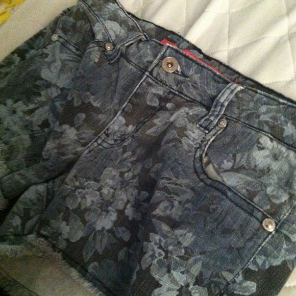 Floral print denim shorts