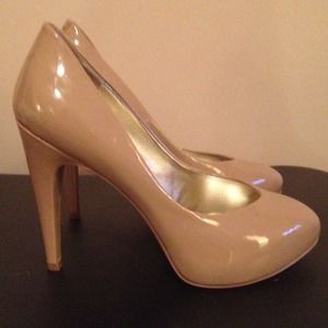 ❤REDUCED❤ BCBGeneration Nude heels sz 7.5