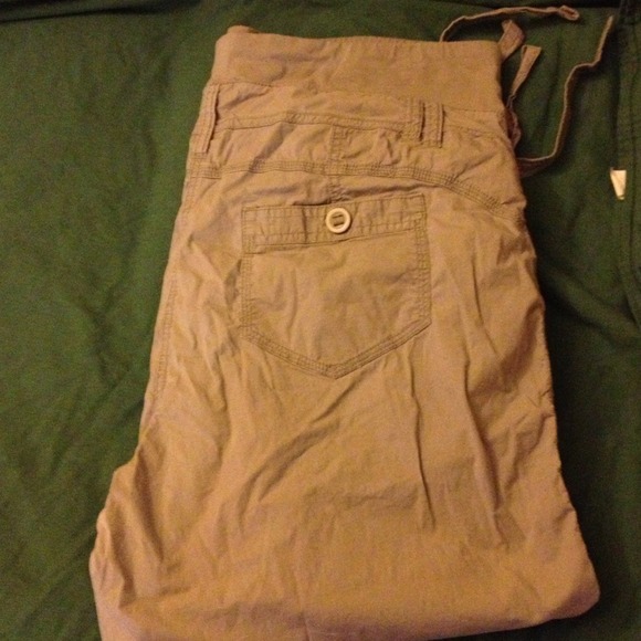 Sold in bundle - Picture 2 of 3