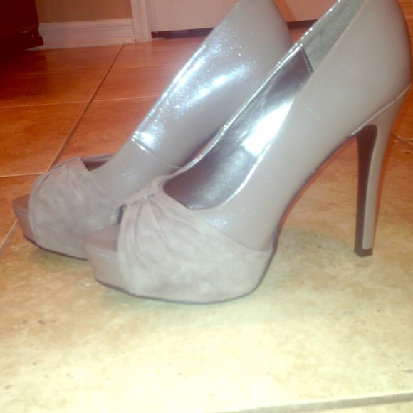 Sold in Bundle.  Carlos Santana peep toe pumps