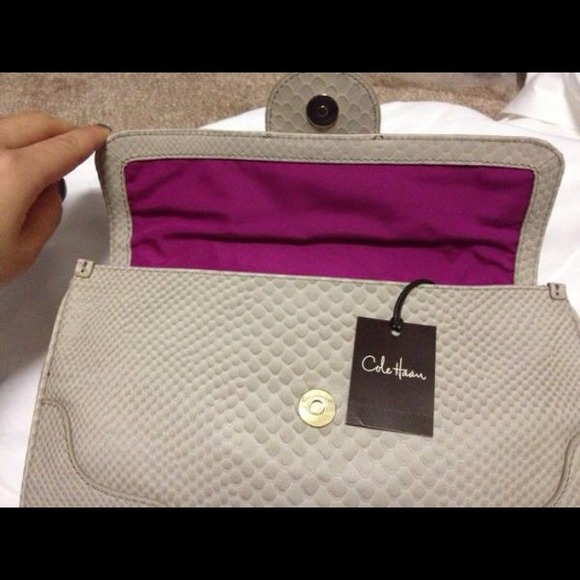 ❤️Sold❤️Cole hann clutch - Picture 2 of 4