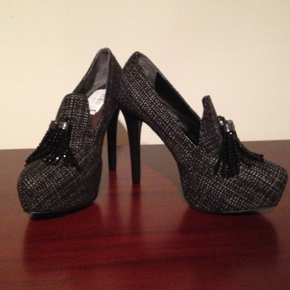 Vera Wang Shoes - BNWT Vera Wang Heel!