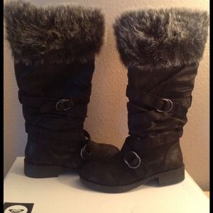 Roxy Women's  boots New in box Size 9