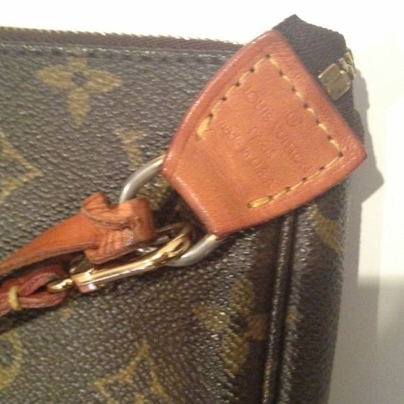 Authentic Louis Vuitton. Excellent Condition - Picture 2 of 4