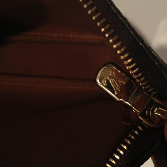 Authentic Louis Vuitton. Excellent Condition - Picture 3 of 4