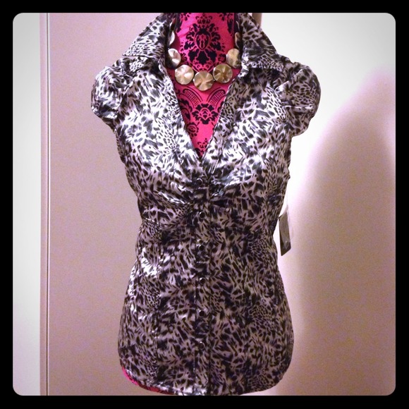 ❌⭕️SOLD!!!❌⭕️Animal Print Satin Blouse