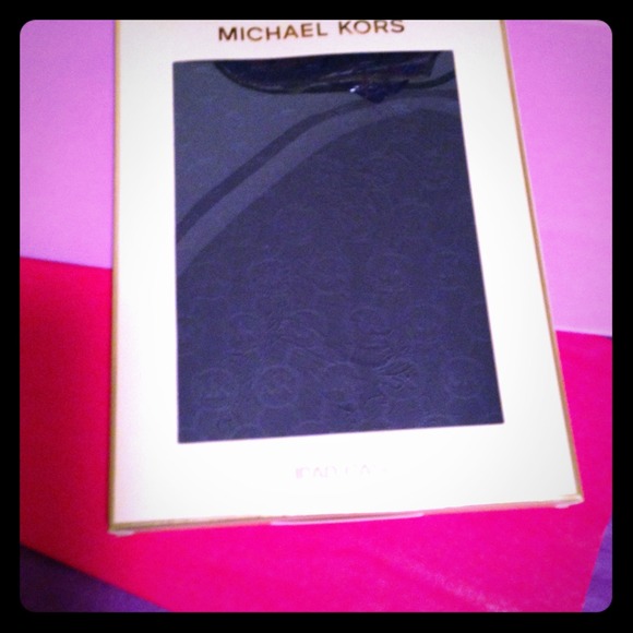 ✨🌟👀Michael Kors Neoprene iPad Case✨🌟👀