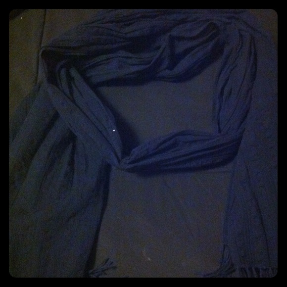 Navy scarf. 👍