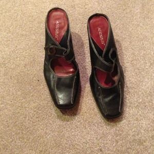 Black comfortable shoes