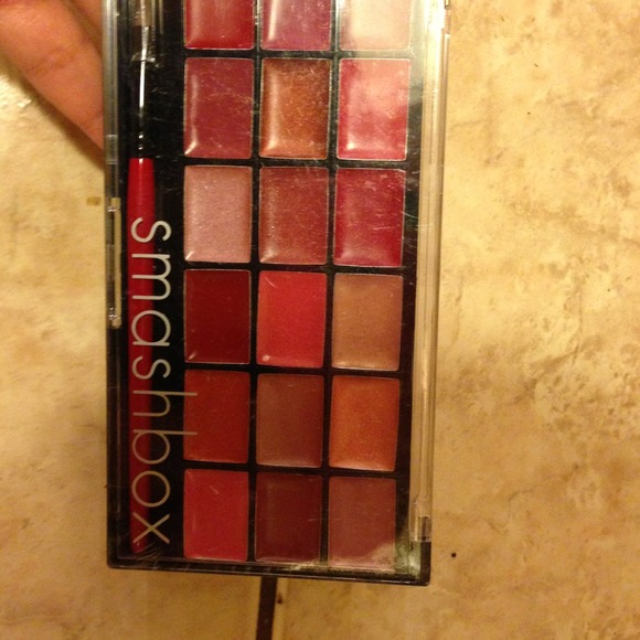 ⛔Res⛔Smash box lip service lipstick palette