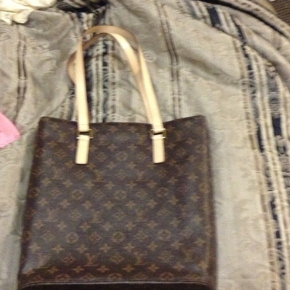 Louis Vuitton inspired purse with dust back