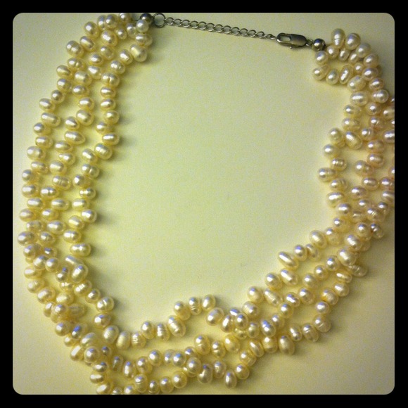 Gorgeous 3 strand Pearl Necklace