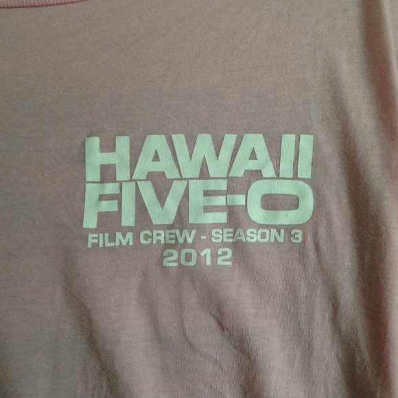 🚫BUNDLED🚫HAWAII FIVE-O film crew t-shirt - Picture 4 of 4