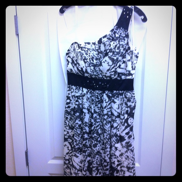 --Reduced!!-- Floor length, one shouldered dress!