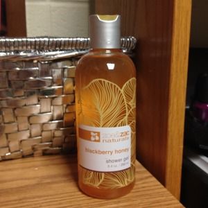 🎉 Never opened Blackberry Honey shower gel