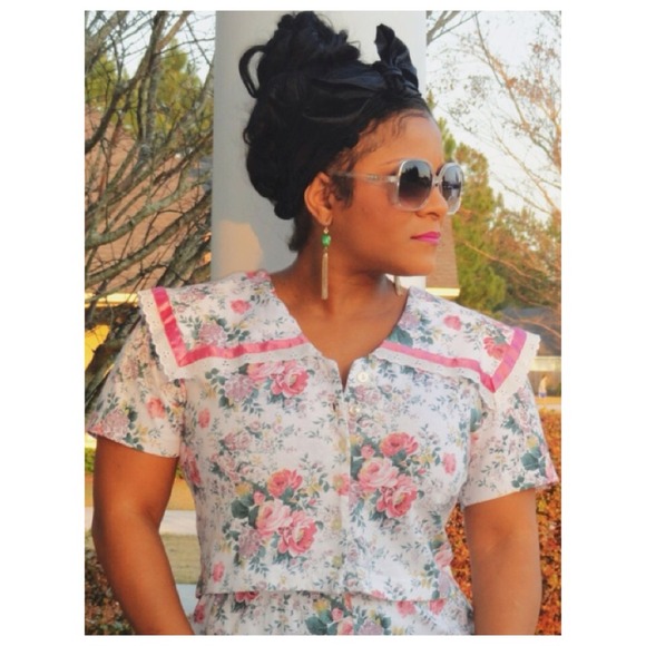 ❌❌SOLD❌❌Girly Girl Floral Short Set - Picture 2 of 2