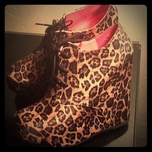 bebe cheetah wedges