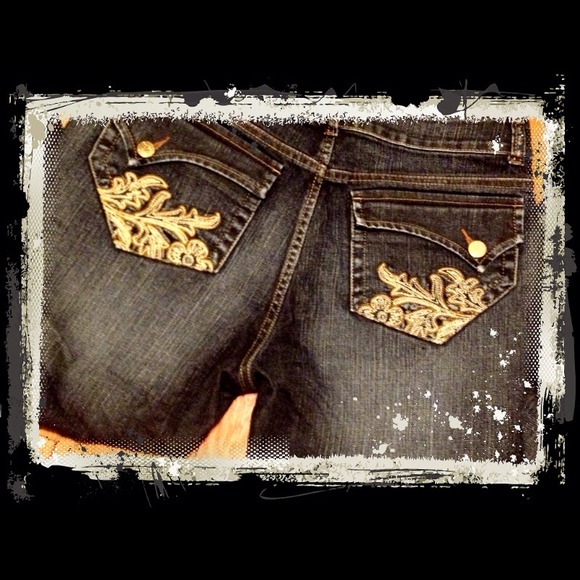🍀Cropped Jeans With Embroidered Pockets And Snaps