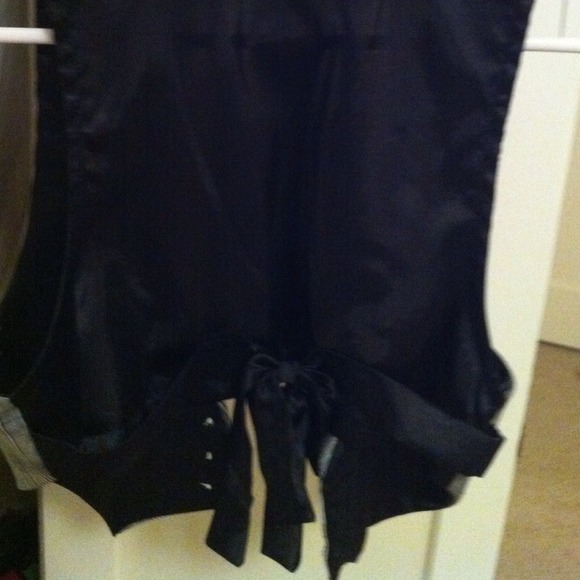 Adorable grey plaid vest - Picture 2 of 2