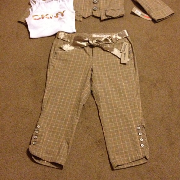 NWT Three-Piece DKNY Cropped Pant Suit. - Picture 2 of 4