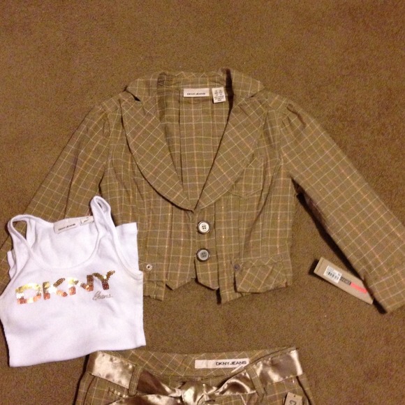 NWT Three-Piece DKNY Cropped Pant Suit. - Picture 3 of 4
