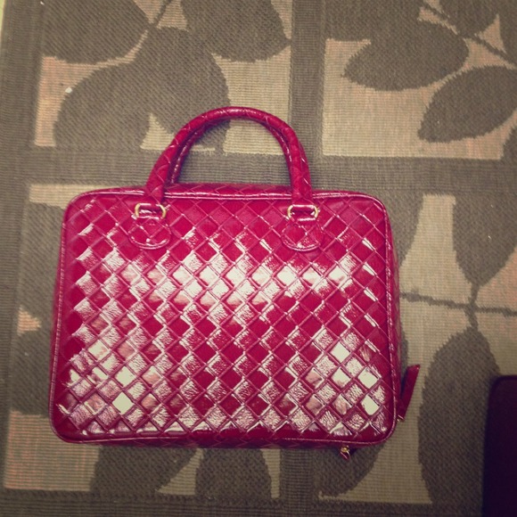 Red Textures Estée Lauder Makeup Bag