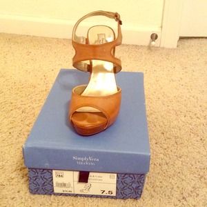 Vera wang sandals 7.5