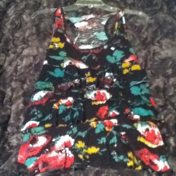 Abstract ruffled tank top