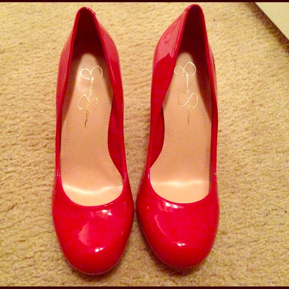 NWOT Jessica Simpson red pumps