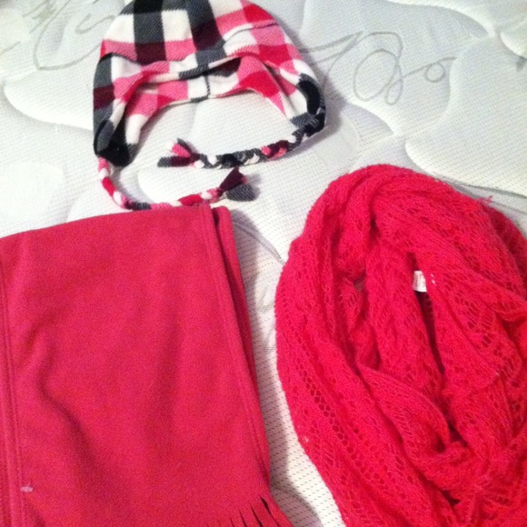 BUNDLE!! Two scarfs and a hat