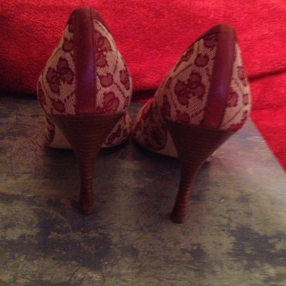 Guess - Picture 4 of 4