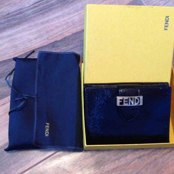 Fendi wallet --AUTHENTIC!!!!!