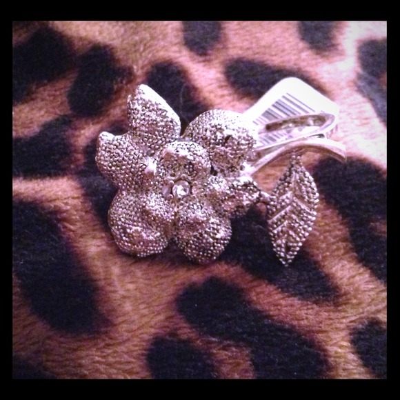 ❌SOLD❌Flower 2 Finger Ring❌SOLD❌