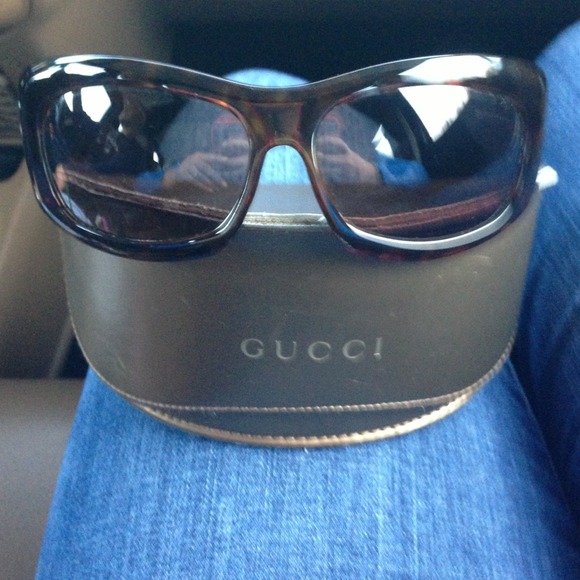 Authentic Gucci sunglasses reserved for tomanypets