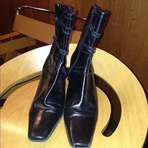 Black leather Nine West ankle boots