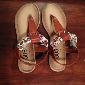 🚫Bundled🚫NWOT, Adorable brown flip flops