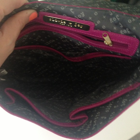 SOLD: BRAND NEW Olivia & Joy fuchsia shoulder bag - Picture 2 of 2
