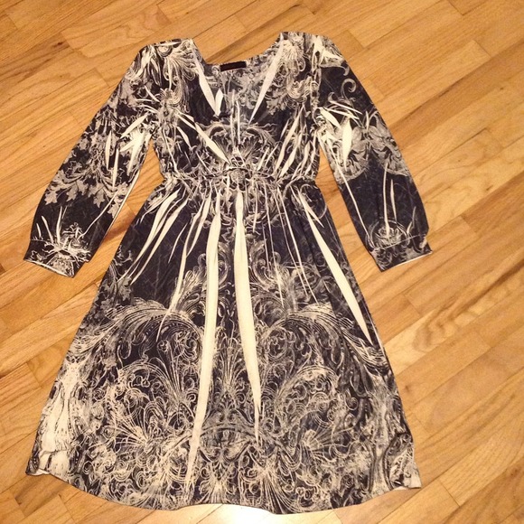 **SOLD in BUNDLE** Black & white dress