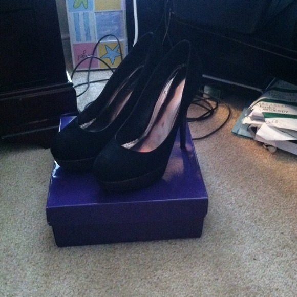 Love love these shoes but they are too big for me - Picture 1 of 4
